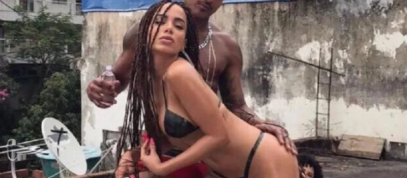 #CHECKMATE: Anitta mostra parte do clipe de ‘Vai Malandra’, gravado no Morro do Vidigal; Assista