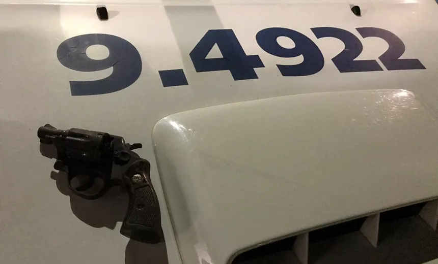 Adolescentes de 14 e 15 anos foram apreendidos com arma no bairro de Mussurunga em Salvador