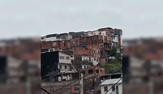 Facção tenta entrar em bairros de Salvador e tiroteio em plena luz do dia assusta; veja vídeo 