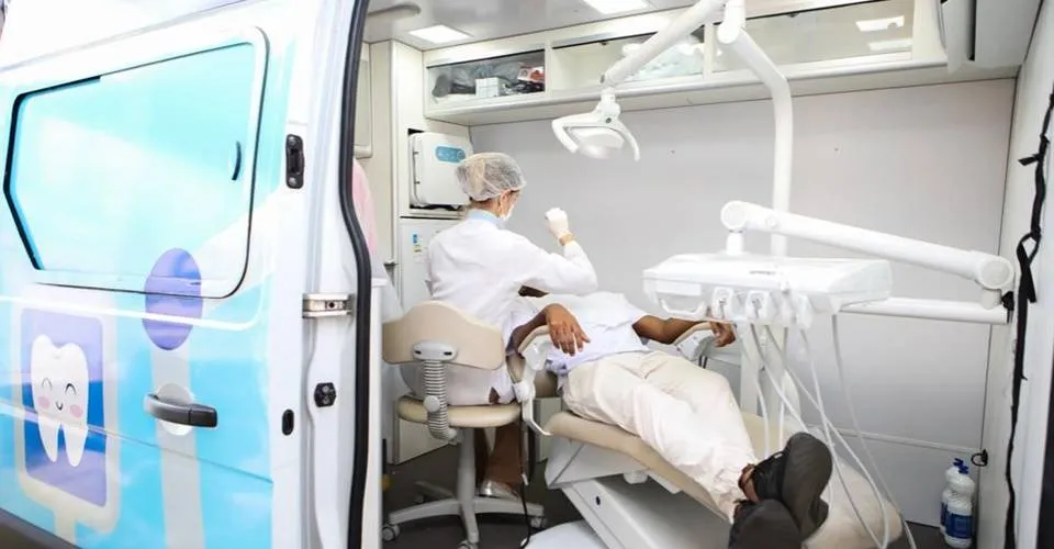 Saúde nos Bairros realiza atendimentos odontológicos neste sábado (6), em Salvador