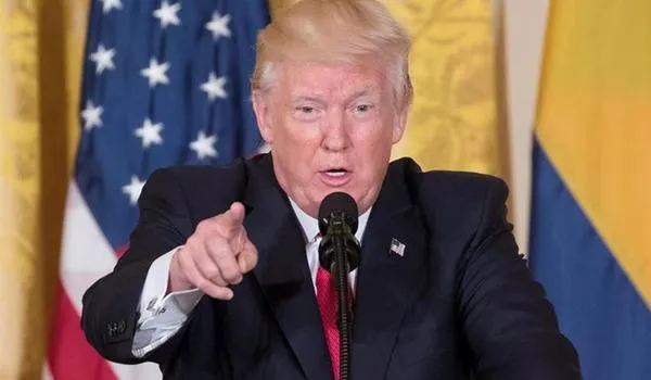 Após onda de protestos nos EUA, Trump assina decreto que visa diminuir violência em abordagens policiais