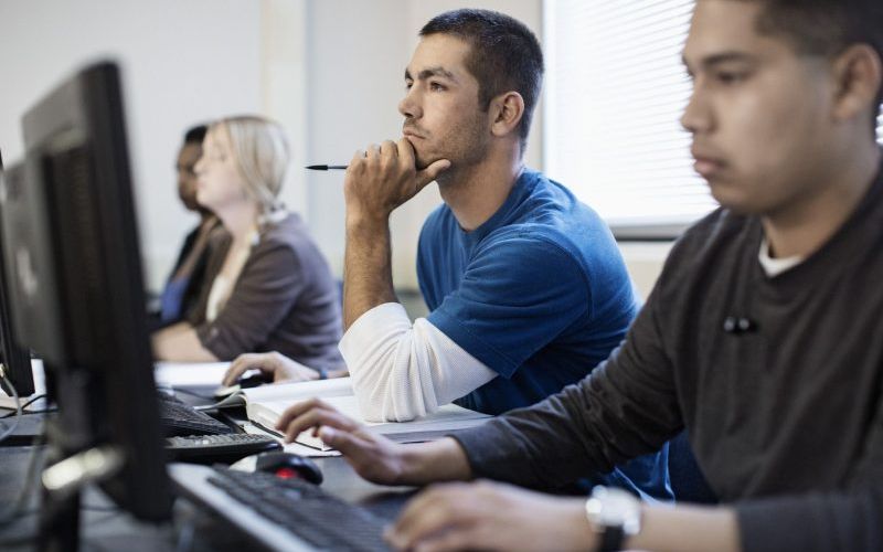 Ao todo, os cursos t&eacute;cnicos gratuitos do Ifba re&uacute;nem 5.276 vagas distribu&iacute;das por 24 munic&iacute;pios da Bahia. Em Salvador, s&atilde;o 808 oportunidades. |Foto: Freepik&nbsp;
