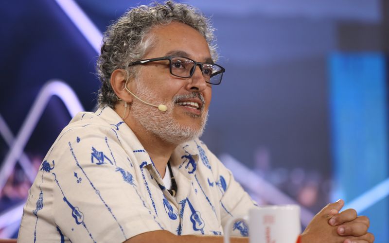 Alexandre Coimbra Amaral &eacute; psic&oacute;logo cl&iacute;nico, palestrante e escritor, conhecido por abordar temas como afeto, v&iacute;nculos e sa&uacute;de emocional de forma acess&iacute;vel ao grande p&uacute;blico/Foto: Redes Sociais&nbsp;