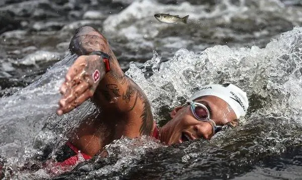 Qualidade do Rio Sena põe em cheque a realização de provas de maratona aquática ;e triatlo