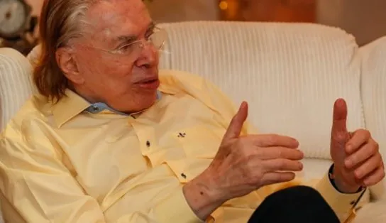 Boa notícia: após ser submetido a uma série de exames, Silvio Santos deixa o hospital