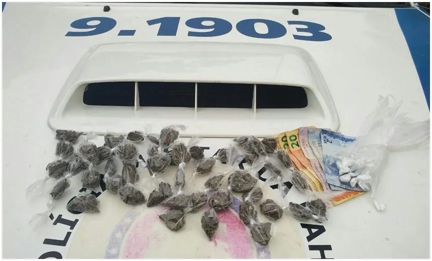 Porções de drogas são encontradas no telhado de escola no Subúrbio