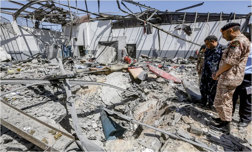 Bombardeio contra migrantes deixa ao menos 40 mortos na Líbia