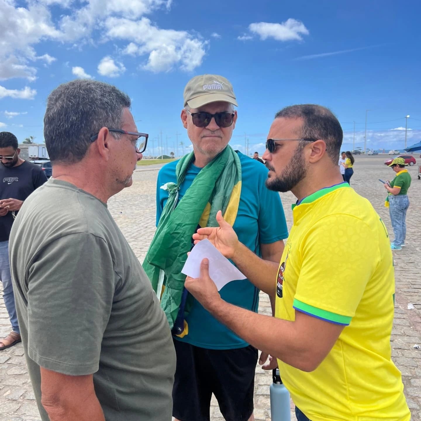 Bolsonaristas em concentração na Boca do Rio | Foto: @capitao_alden