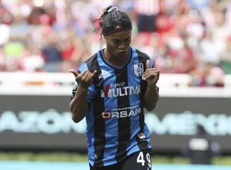 Time de Kaká nos EUA entra na briga para ter Ronaldinho