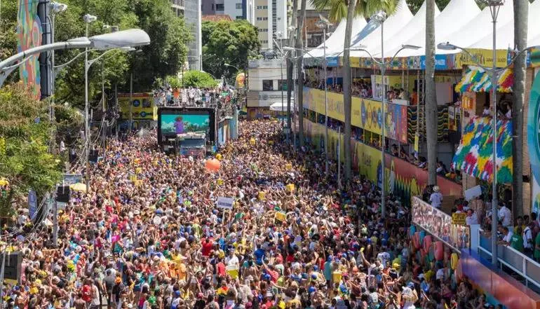 Apenas 6% dos moradores das zonas de restrição do Carnaval credenciaram veículos