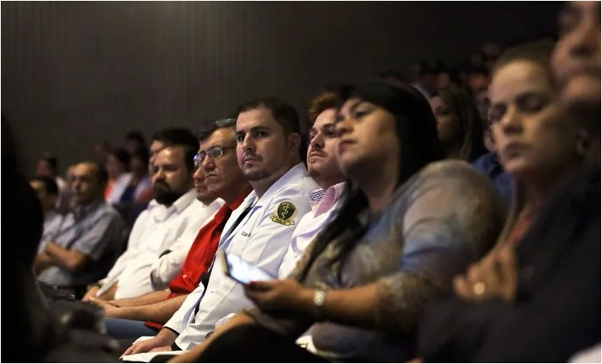 Mais de 900 médicos fazem prova do Revalida neste sábado