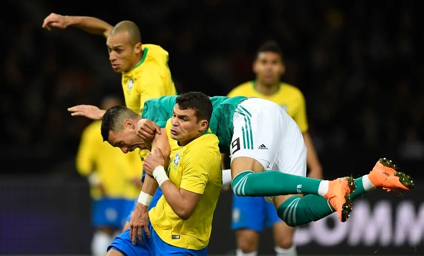 Solidez de Miranda e Thiago Silva dá segurança à defesa da seleção brasileira na Copa