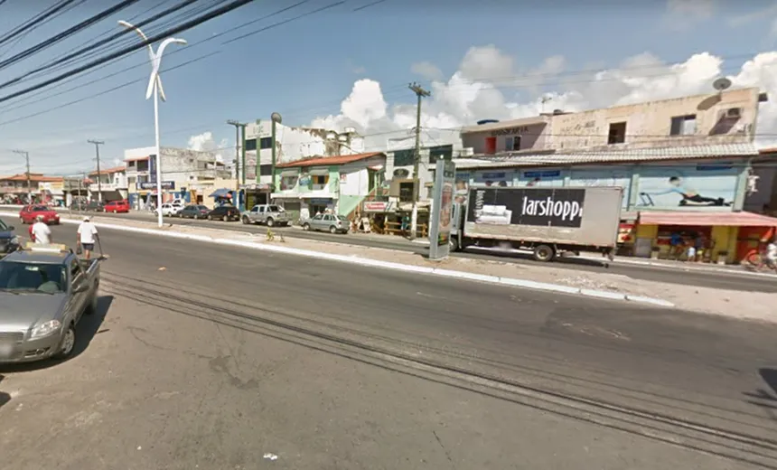PM flagra grupo assaltando loja em Salvador e troca tiros com criminosas