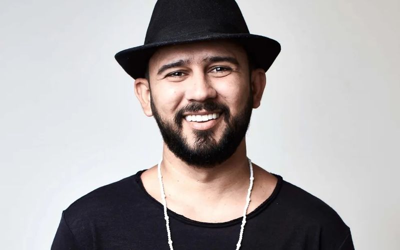 Bráulio Bessa resgatou a tradicional literatura de cordel e a poesia nordestina, levando-as para as massas através da internet e da televisão. | Foto: Reprodução