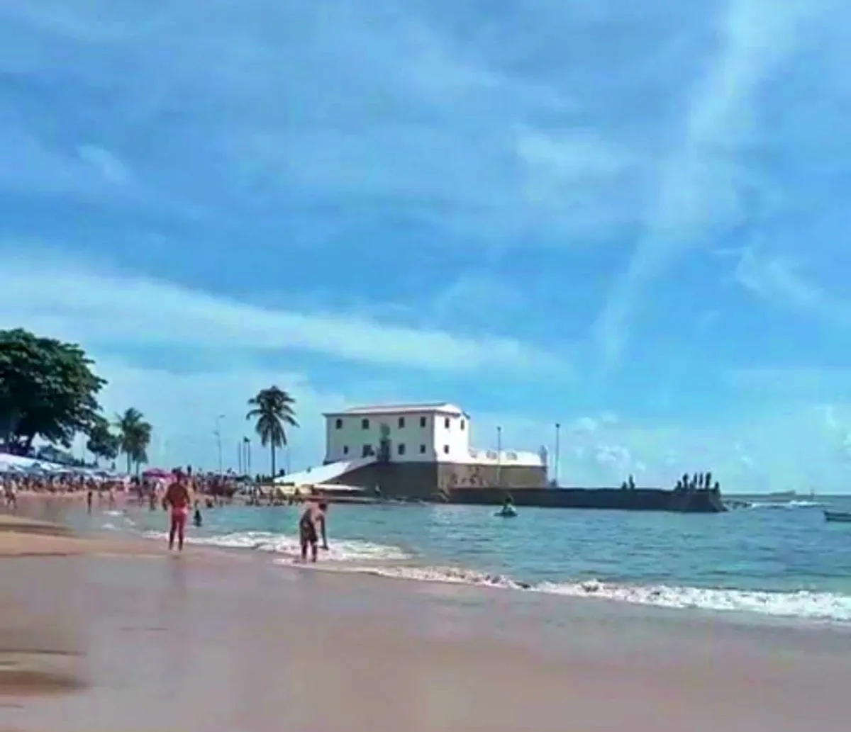 Corpo de mulher é encontrado boiando no Porto da Barra na manhã deste domingo em Salvador