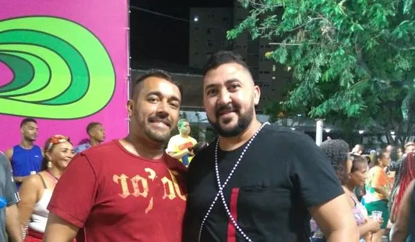 'Diversidade é a nossa festa': casais homossexuais curtem a folia sem medo de ser feliz