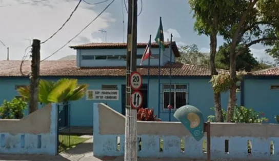 Homem de 49 anos tem casa invadida por quatro pessoas e morre após ser baleado em Candeias