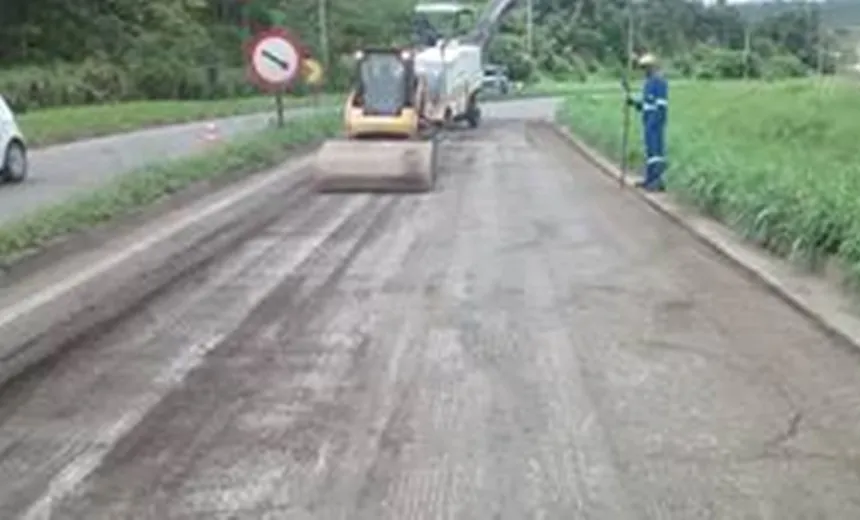 Trânsito é modificado na BR-324 e BA-526 para obras de recuperação do asfalto