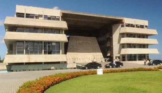 Vacinação lenta causa preocupação a deputados baianos; presidente da Alba apoia importação da Sputnik V
