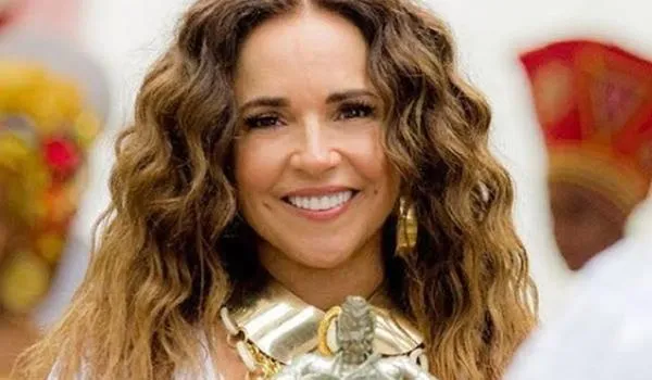 Daniela Mercury ironiza frase de Bolsonaro com foto: "Cara de homossexual terrível"