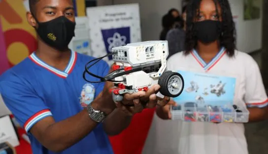 Governo investe mais de R$1,2 milhão na distribuição de kits de robótica para escolas da rede estadual da Bahia
