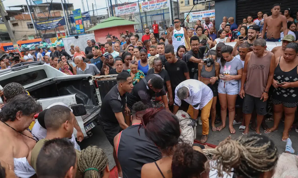 Polícia vai apurar retirada de roupas de corpos após megaoperação no Rio