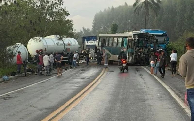 A PRF confirmou uma morte no local, mas ainda n&atilde;o divulgou a identidade da v&iacute;tima nem detalhes sobre poss&iacute;veis feridos/Foto: PRF
