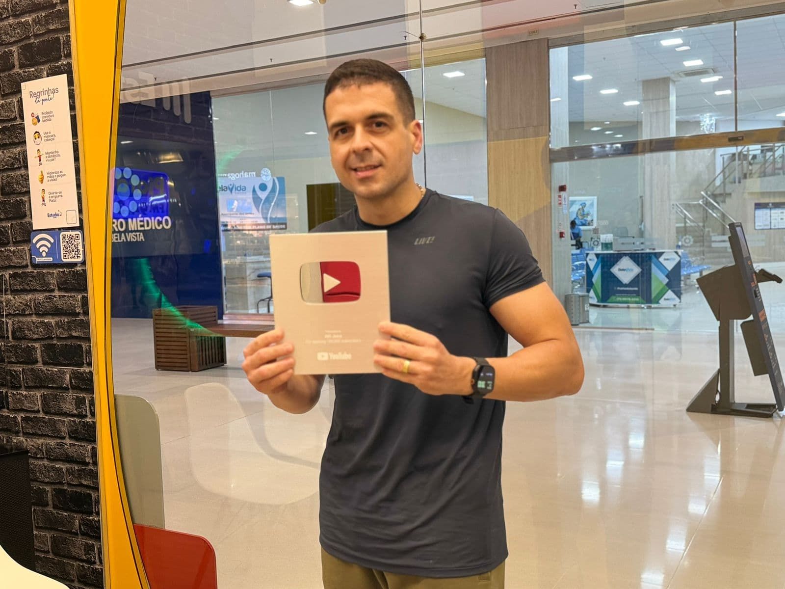  Al&ocirc; Juca ultrapassa 100 mil inscritos e conquista placa de prata no Youtube