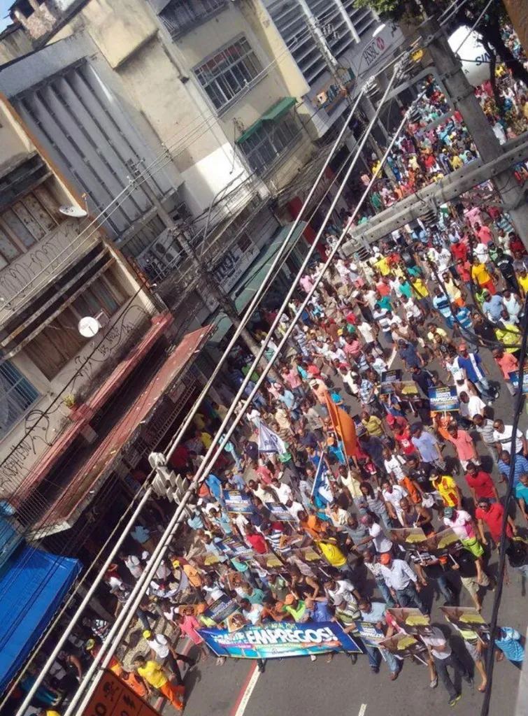 Trabalhadores da construção pesada decretam greve; obras do metrô são suspensas