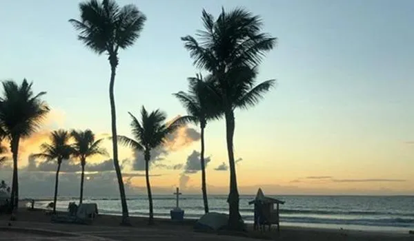 Prefeitura autoriza volta dos ambulantes e esportes nas praias de Salvador; barraqueiros seguirão regras 