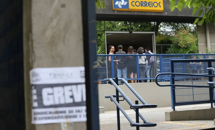 Após assembleias, funcionários dos Correios entram em greve por tempo indeterminado