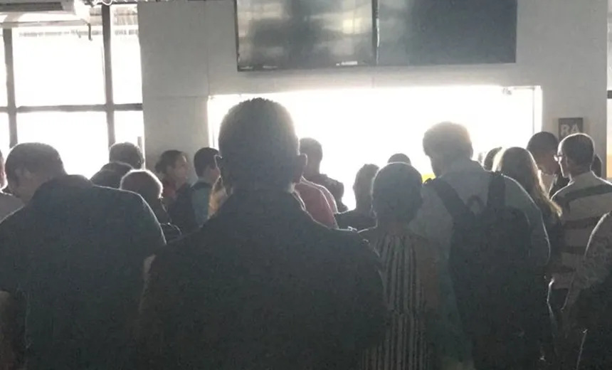 AEROPORTO SALVADOR: Por falta de luz, voos estão atrasados na manhã desta segunda-feira