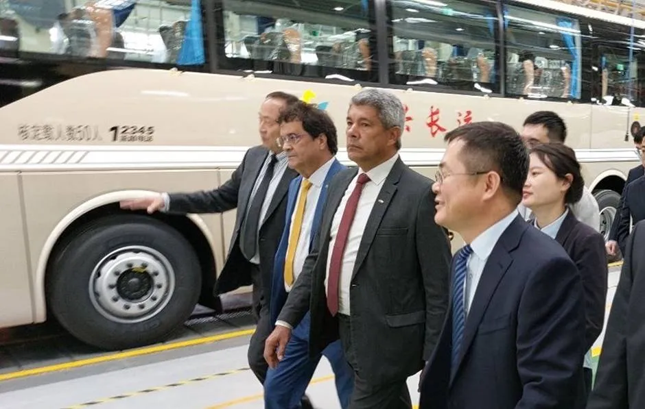 Jerônimo inicia negociação para atrair fábrica chinesa de ônibus elétrico para a Bahia