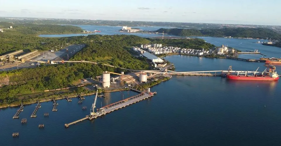 Vazamento de ácido sulfúrico assusta funcionários no Porto de Aratu; não houve feridos