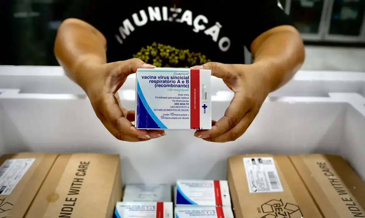 Bronquiolite: vacina contra vírus sincicial começa a ser aplicada no SUS