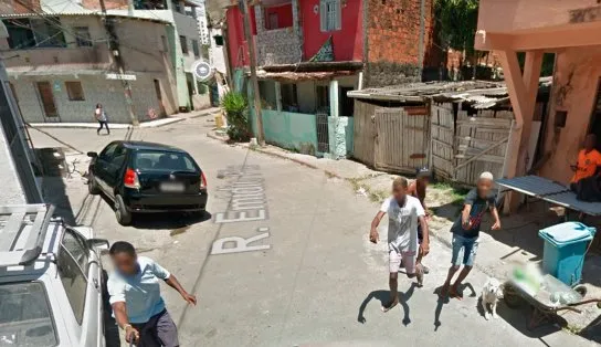 Google flagra homens armados em rua de Salvador; veja outros flagras inusitados pelo mundo