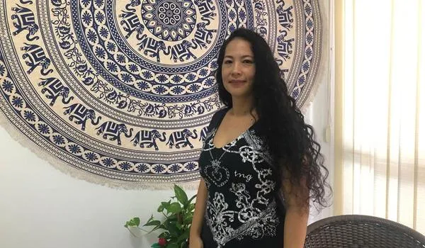 Terapeuta ensina os benefícios da massagem tântrica; "fazer a alma gozar"