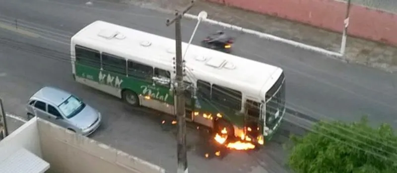 ‘CLIMA DE GUERRA’: Capital do Rio Grande do Norte registra novos ataques a ônibus; Ao menos, 24 já foram queimados