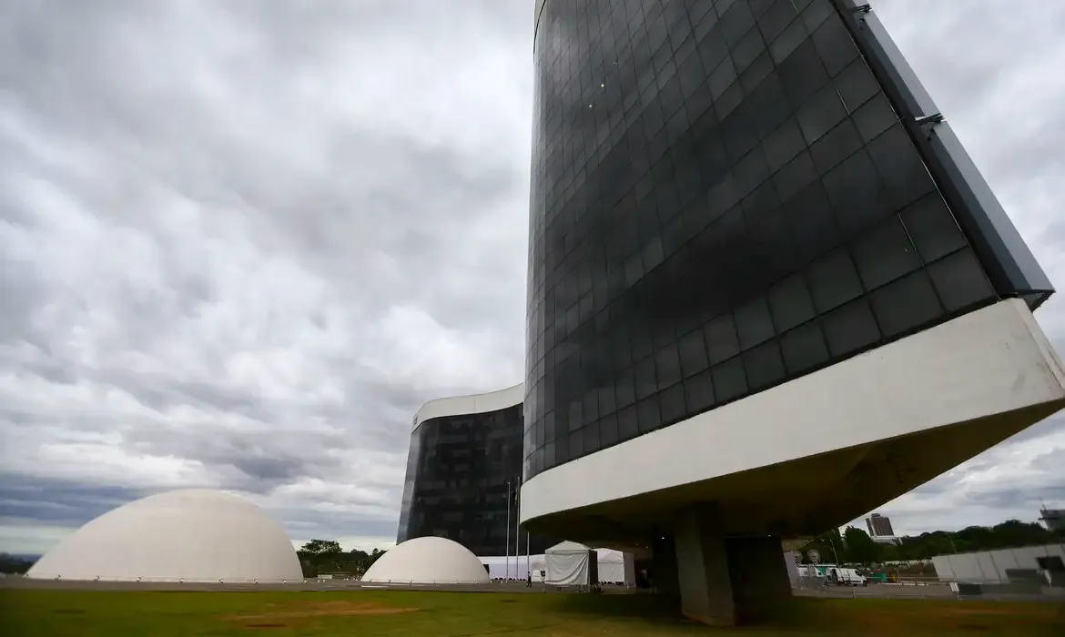 Mais de 138 mil novas urnas foram entregues para 2024, diz TSE