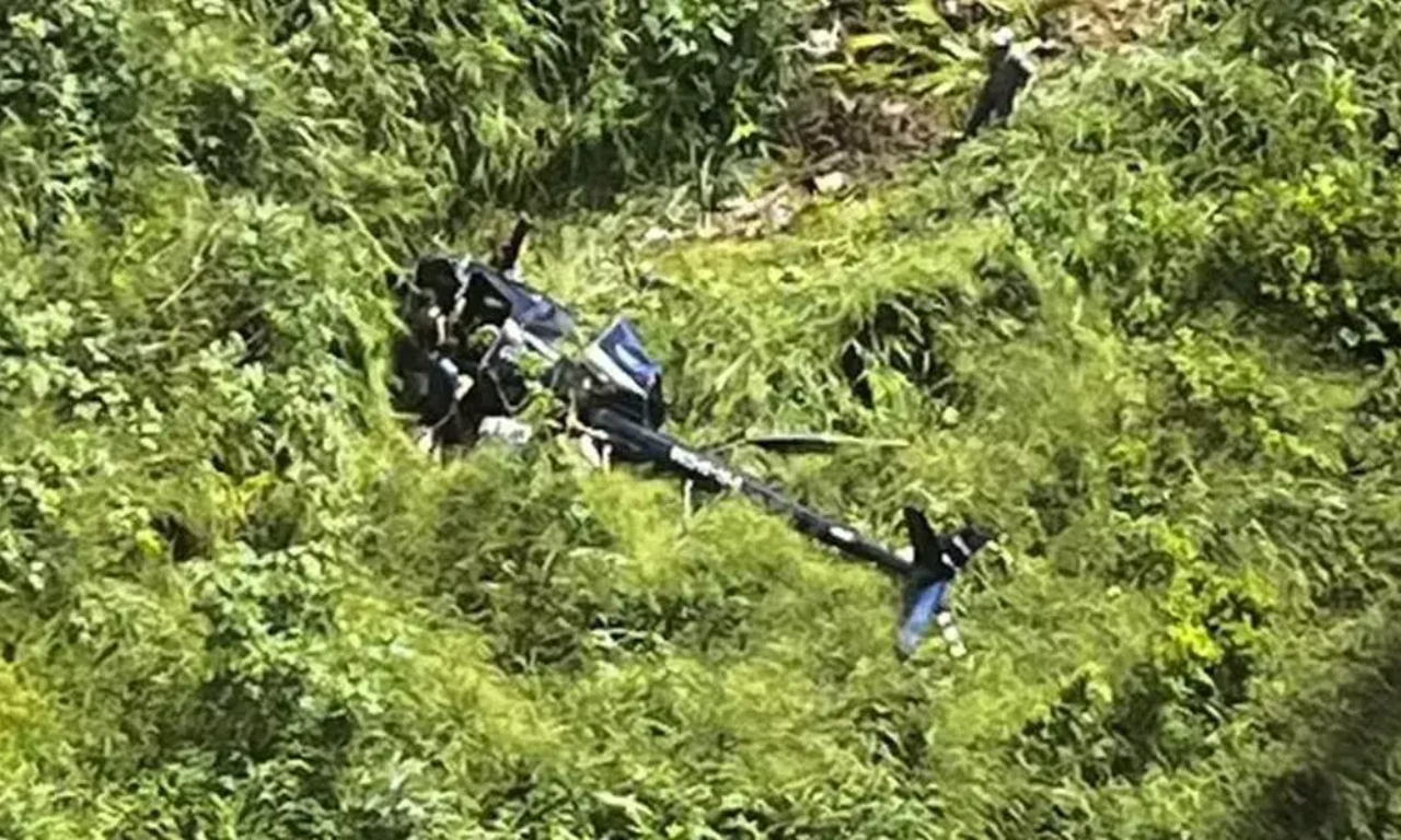 V&Iacute;DEO: imagens mostram h&eacute;licoptero caindo ap&oacute;s decolagem na Para&iacute;ba.Foto: Reprodu&ccedil;&atilde;o