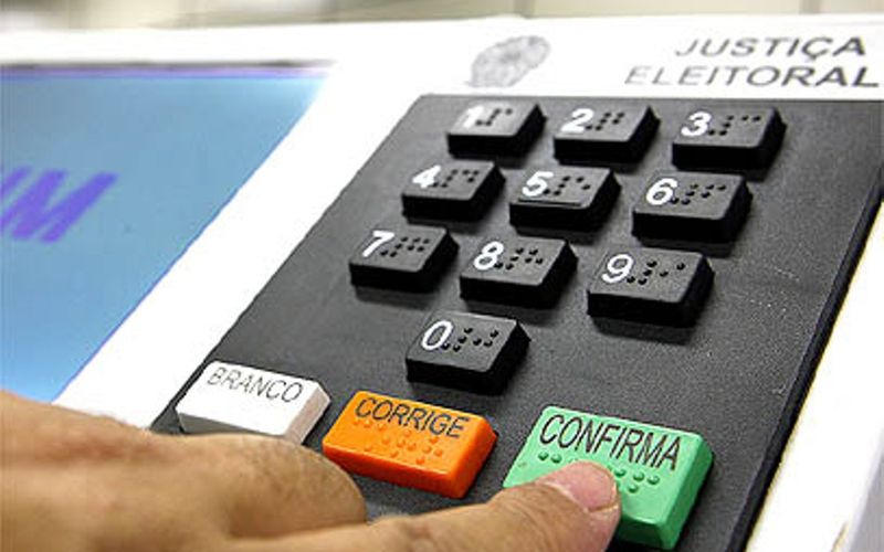 O título irregular impede a emissão da quitação eleitoral e o acesso a serviços como concursos públicos, passaporte e matrícula em instituições públicas/Foto: Marcello Casal Jr