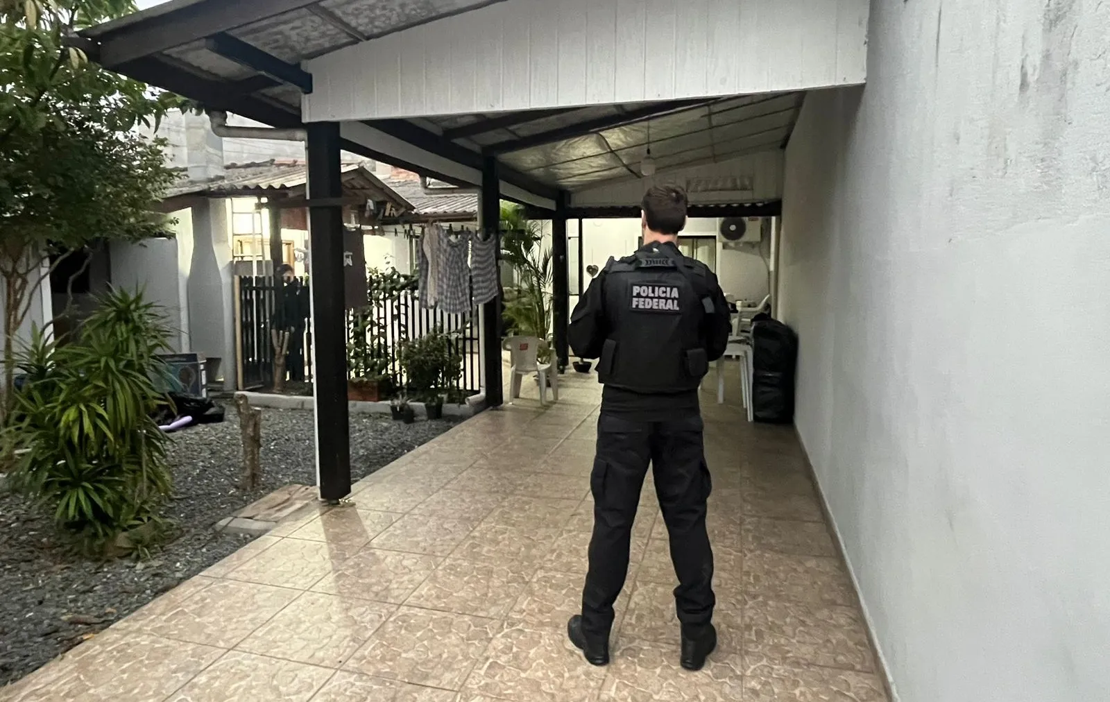PF bloqueia R$ 10 milhões em operação contra cigarros ilegais na BA e 3 estados