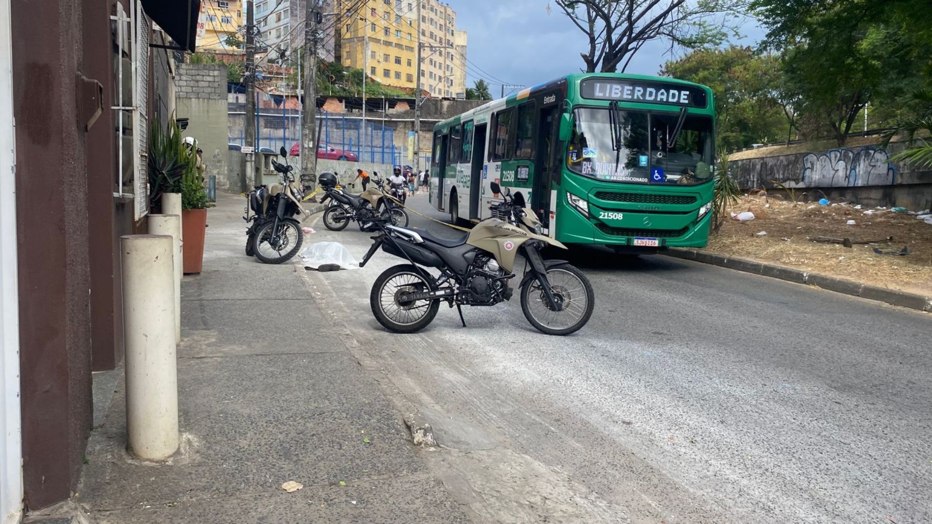 Homem é encontrado morto na Estrada da Rainha. Foto: TV Aratu