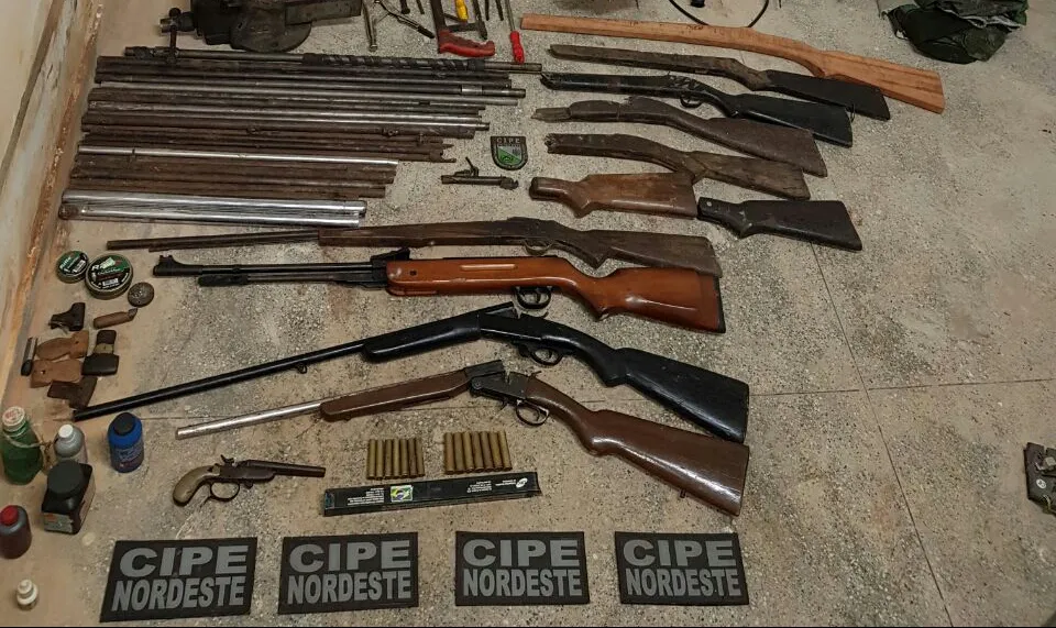 MONTE SANTO: PM desarticula fábrica clandestina de armas artesanais