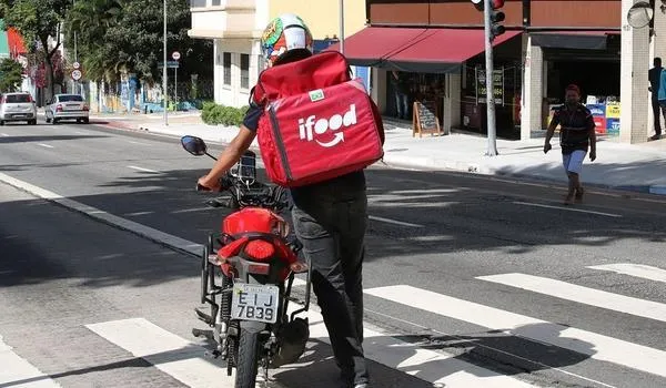 Empresa lança curso de capacitação online e gratuito para entregadores de aplicativos do país