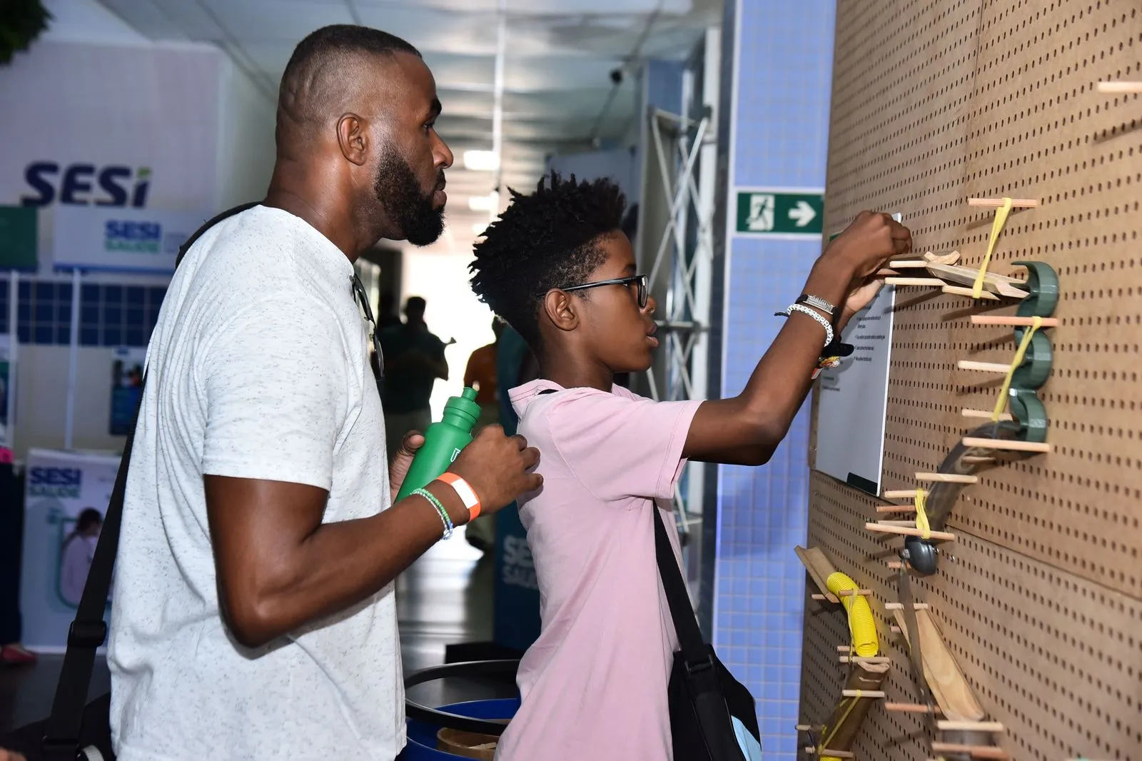 Festival de tecnologia em Salvador une famílias em mostras interativas. Foto: Antônio Cavalcante / Coperphoto / Sistema Fieb