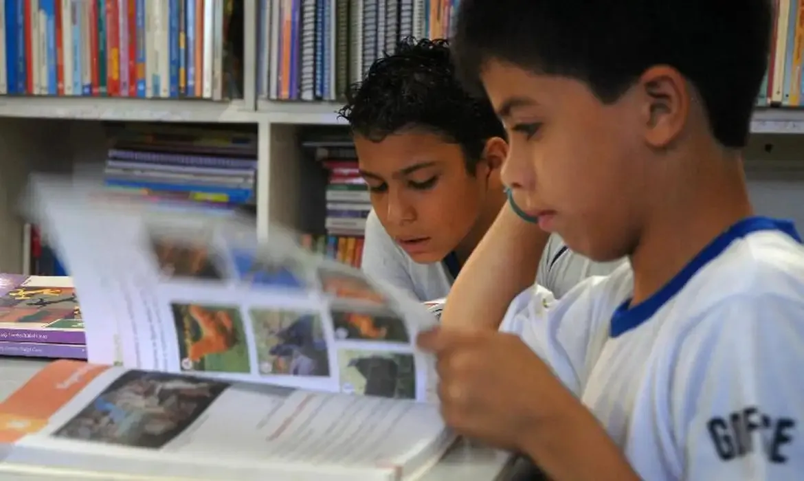 Mensalidades escolares devem subir 9,8% em 2026, aponta pesquisa. Foto: Agência Brasil