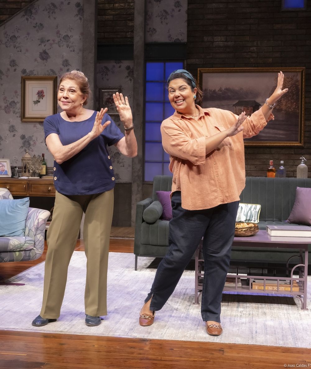 Espetáculo 'Radojka', com Tania Bondezan e Fabiana Karla | Foto: João Caldas/divulgação