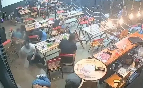 VÍDEO: Atentado a tiros deixa três mortos; adolescente de 16 anos é suspeito 