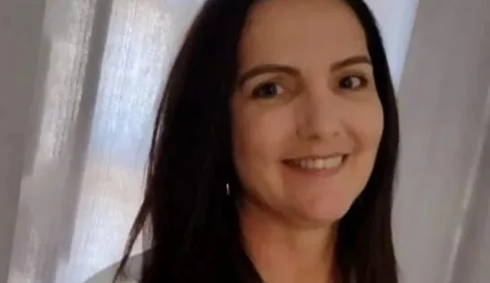 Mulher morre ao ser atacada por seis pitbulls ao visitar o namorado; velório precisou ser com o caixão fechado